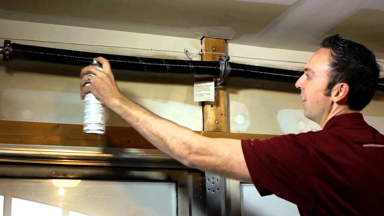 How to Lubricate Garage Door