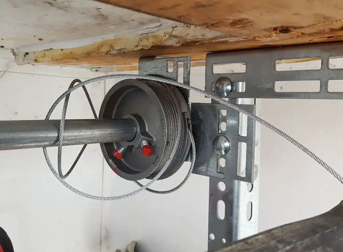 How Much Does Garage Door Cable Repair Cost in 2025?