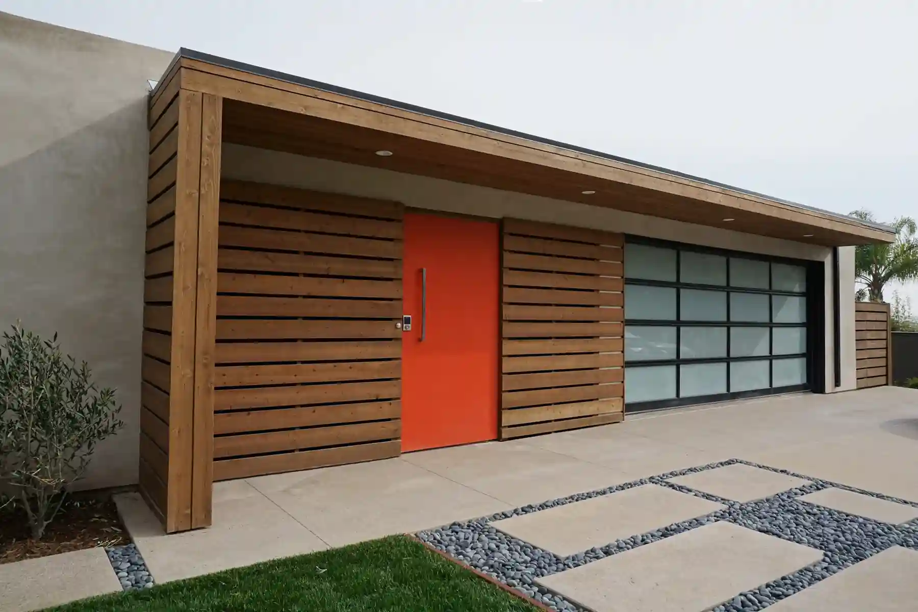 10 Mid Century Modern Garage Doors: Timeless & Trendy Ideas